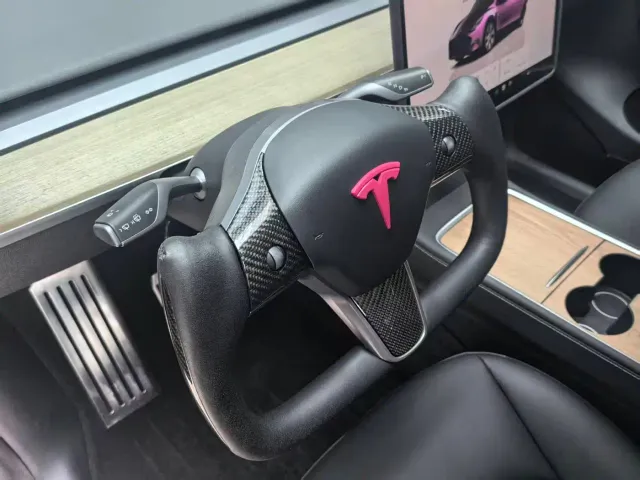 Tesla Model Y — Фото автомобиля 15