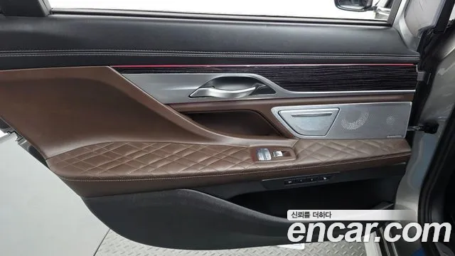 BMW 7 Series — Фото автомобиля 14