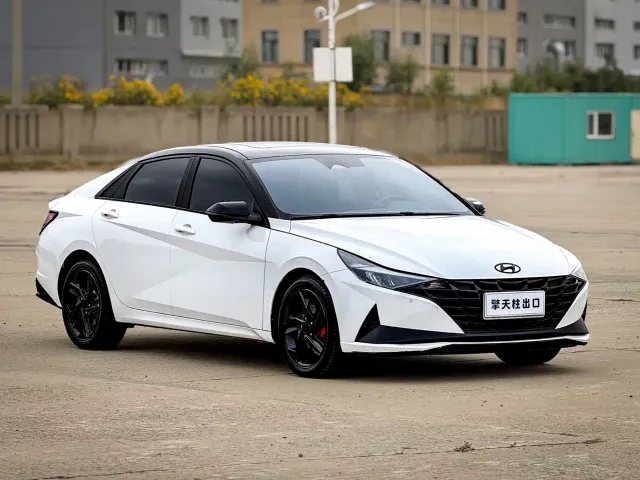 Hyundai Elantra — Фото автомобиля 3