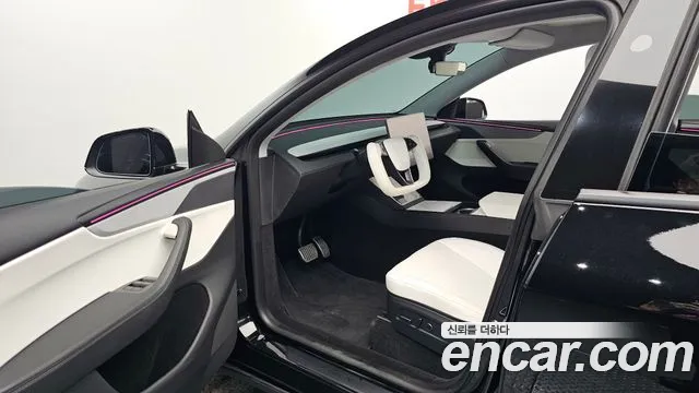 Tesla Model Y — Фото автомобиля 9