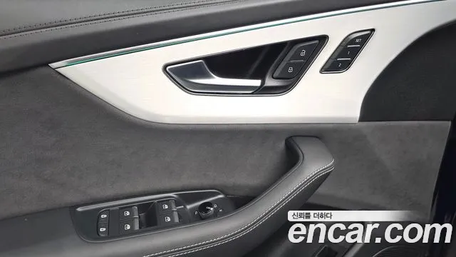 Audi Q8 55 TFSI quattro Premium — Фото автомобиля 30