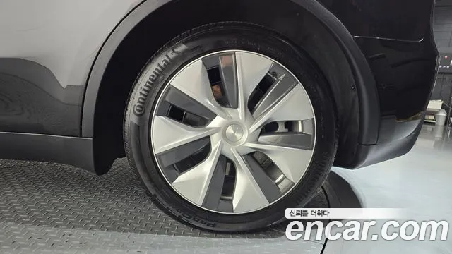 Tesla Model Y — Фото автомобиля 6