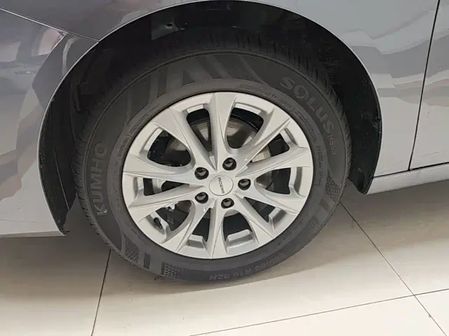 Roewe i5 — Фото автомобиля 22