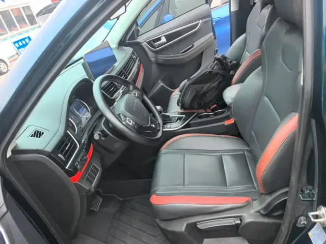 Forthing T5 — Фото автомобиля 14