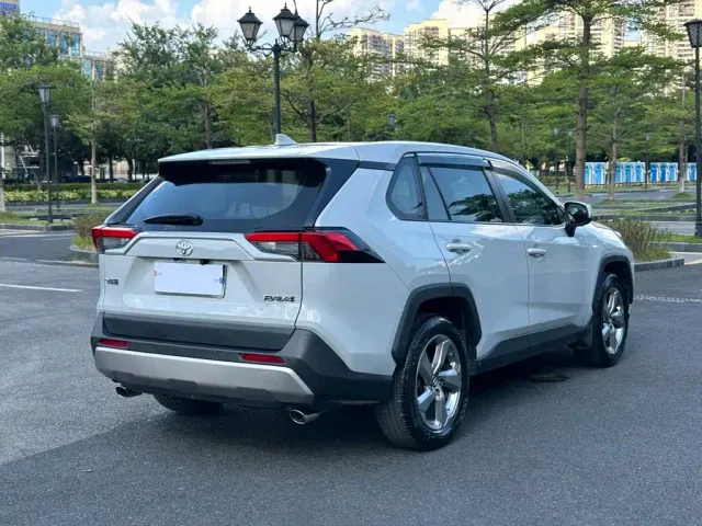 Toyota RAV4 — Фото автомобиля 19