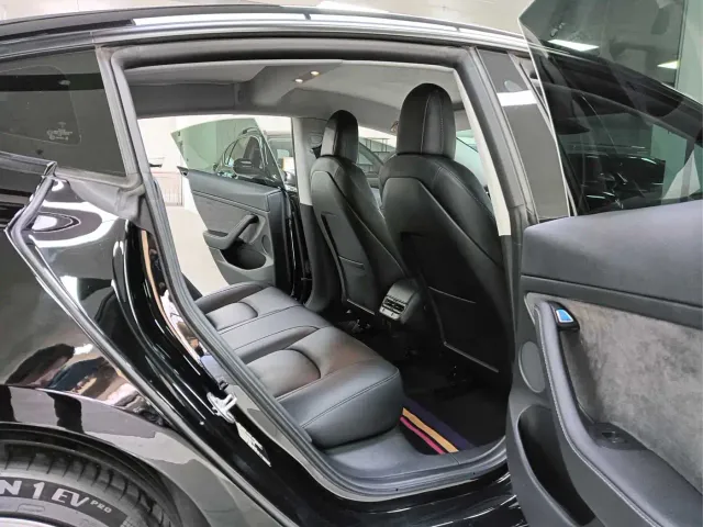 Tesla Model 3 — Фото автомобиля 6