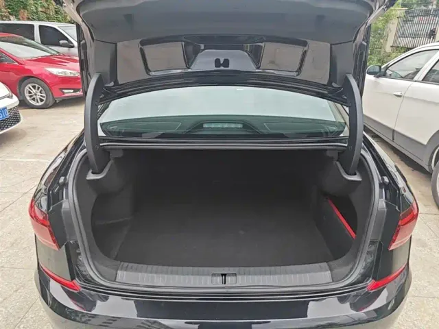 Volkswagen Passat — Фото автомобиля 18