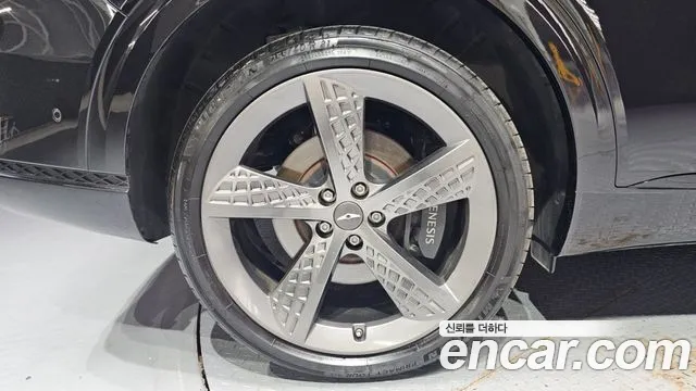 Фотография автомобиля — Genesis GV70 2.5T Бензин AWD