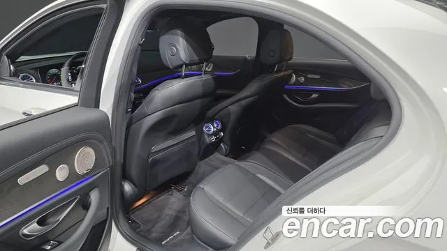 Mercedes-Benz E-Class — Фото автомобиля 11