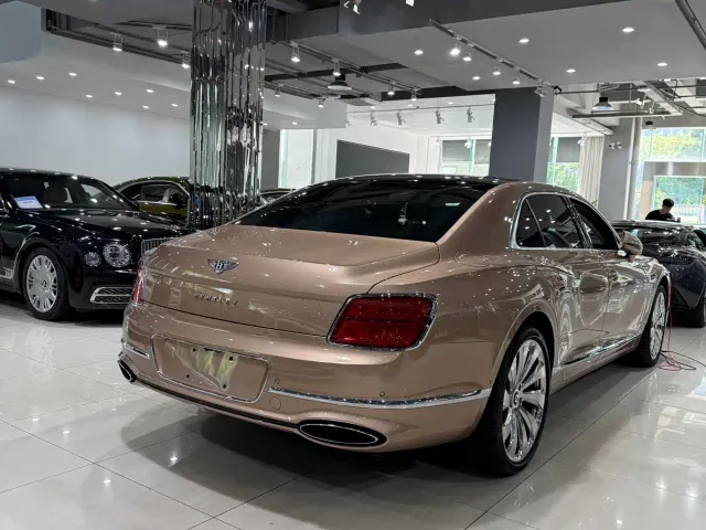 Bentley Flying Spur — Фото автомобиля 7