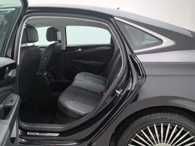 Volkswagen Passat — Фото автомобиля 15