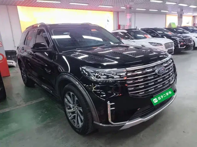 Ford Explorer — Фото автомобиля 3