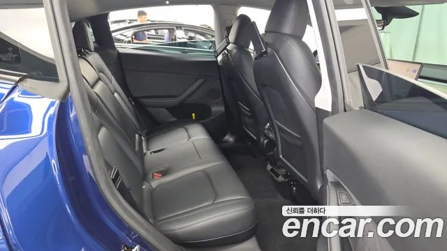 Tesla Model Y — Фото автомобиля 12