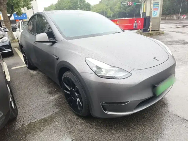 Tesla Model Y — Фото автомобиля 3