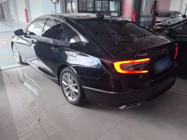 Honda Accord — Фото автомобиля 4
