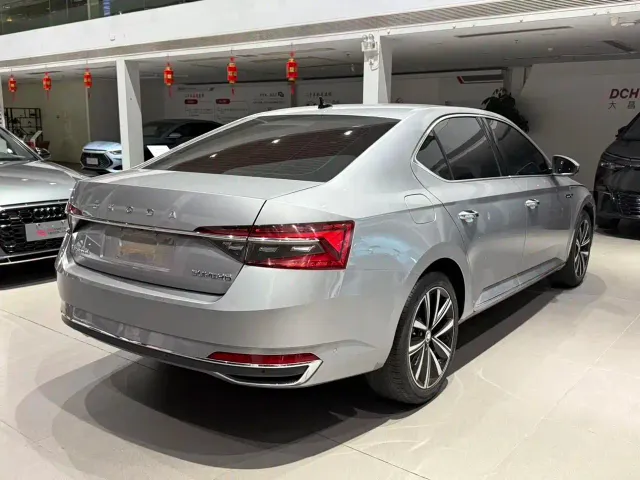 Skoda Superb — Фото автомобиля 4