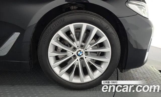 BMW 5 Series G30 — Фото автомобиля 6