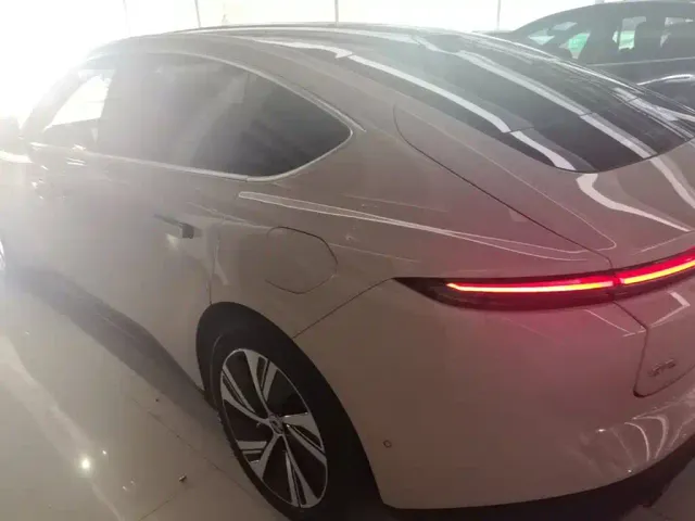 Nio ET5 — Фото автомобиля 14