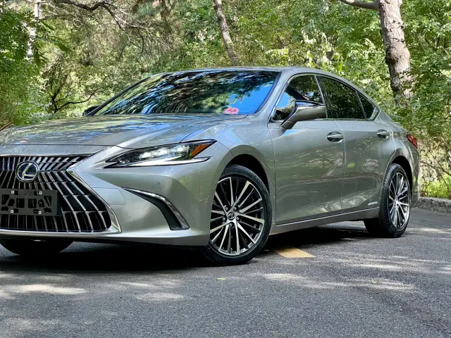 Lexus ES — Фото автомобиля 2