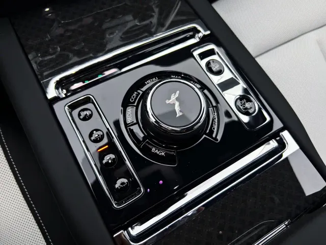 Rolls-Royce Cullinan — Фото автомобиля 17
