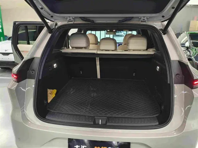 Li Auto Li Auto L6 2024 Pro — Фото автомобиля 7