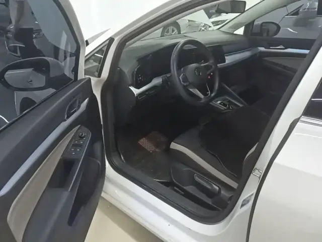Volkswagen Golf — Фото автомобиля 19