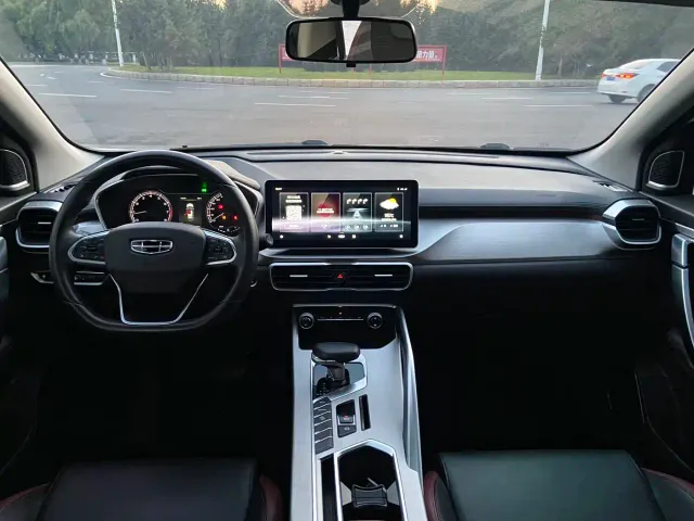 Geely Binyue — Фото автомобиля 11