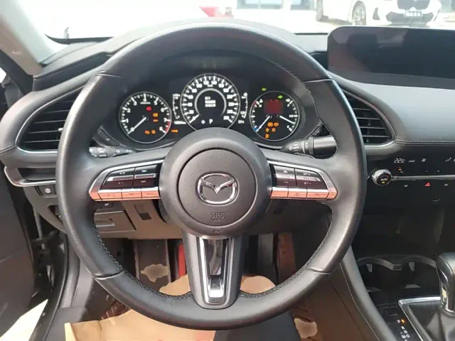 Mazda Axela — Фото автомобиля 10