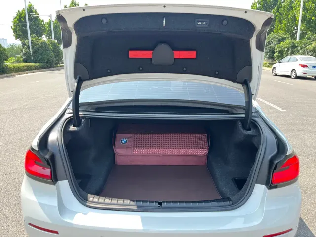 BMW 5 Series — Фото автомобиля 13