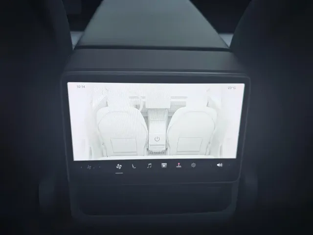 Tesla Model 3 — Фото автомобиля 20