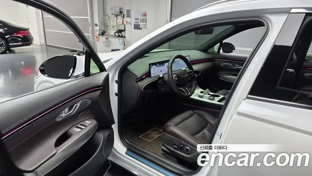 Genesis GV70 — Фото автомобиля 15