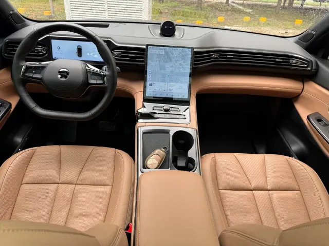 Nio ES8 — Фото автомобиля 12