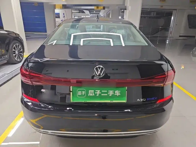 Volkswagen Passat — Фото автомобиля 5