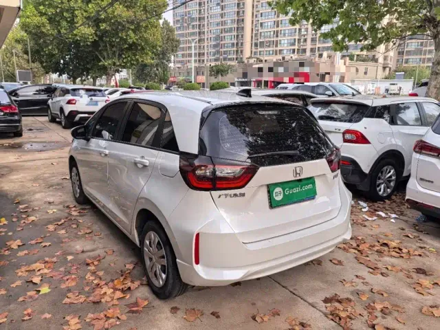 Honda Fit — Фото автомобиля 4