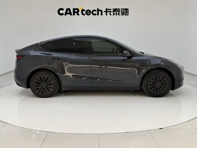 Tesla Model Y — Фото автомобиля 4