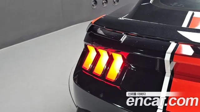 Ford Mustang Mustang 7 поколение 5.0 GT Premium Купе — Фото автомобиля 22