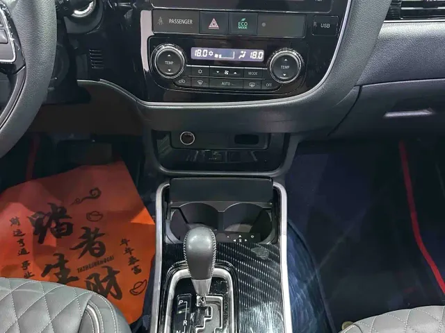 Mitsubishi Outlander — Фото автомобиля 12