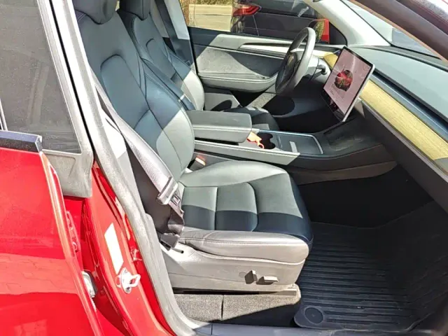 Tesla Model Y — Фото автомобиля 24