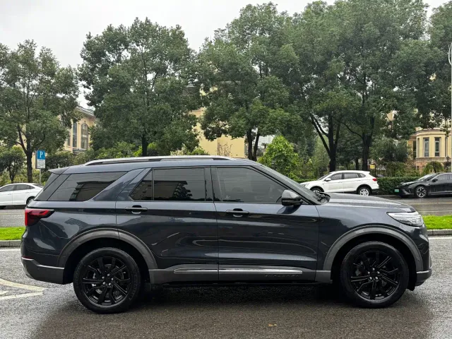 Ford Explorer — Фото автомобиля 4