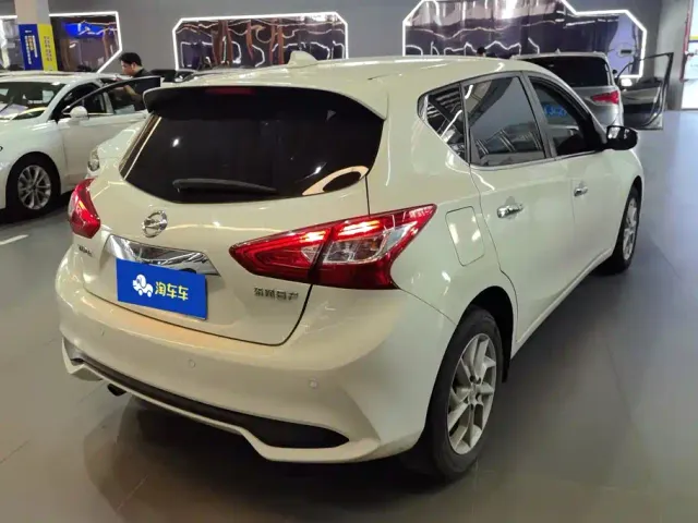 Nissan Tiida — Фото автомобиля 3