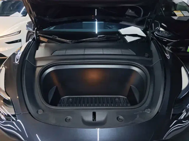 Tesla Model Y — Фото автомобиля 19