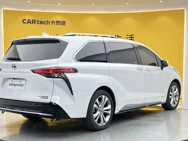 Toyota Sienna — Фото автомобиля 4
