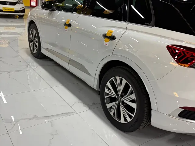 Audi Q4 e-tron — Фото автомобиля 5