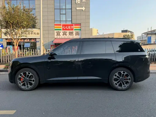 Lynk & Co 900 — Фото автомобиля 3