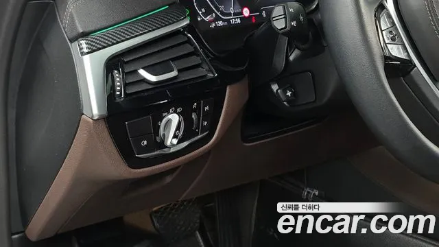 BMW 5 Series G30 — Фото автомобиля 27