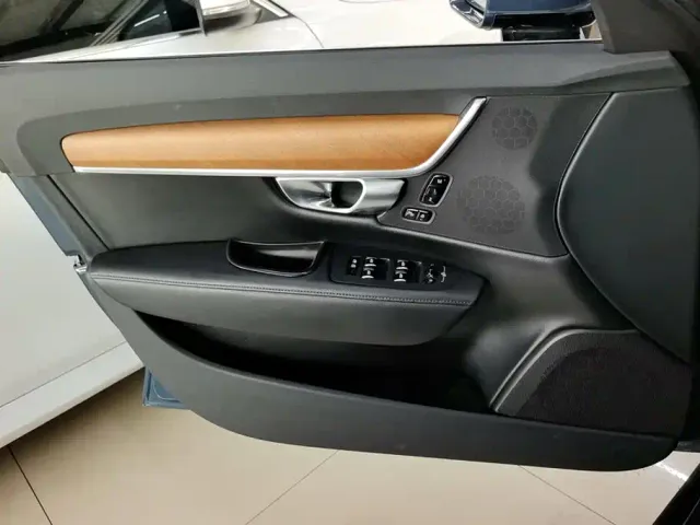 Volvo S90 — Фото автомобиля 7