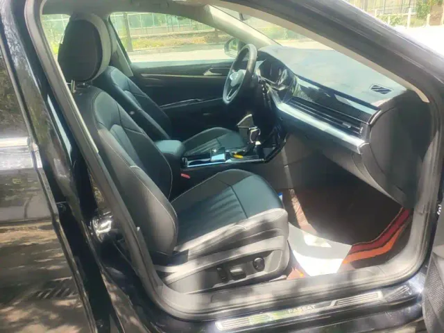 Volkswagen Passat — Фото автомобиля 24