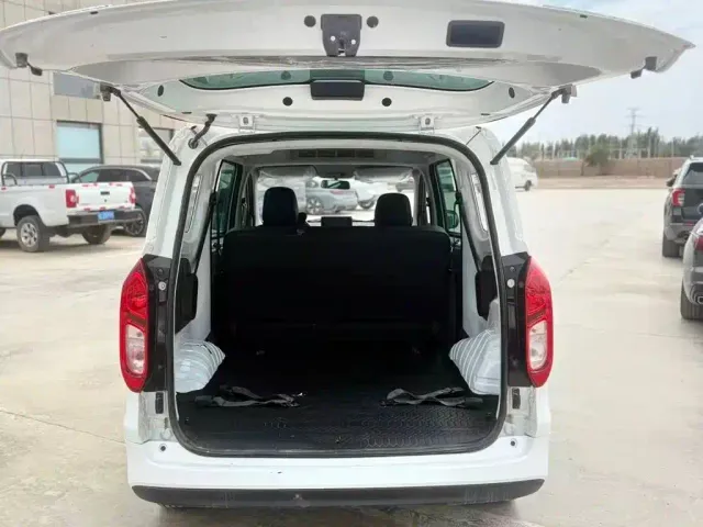 Wuling Hongguang — Фото автомобиля 7