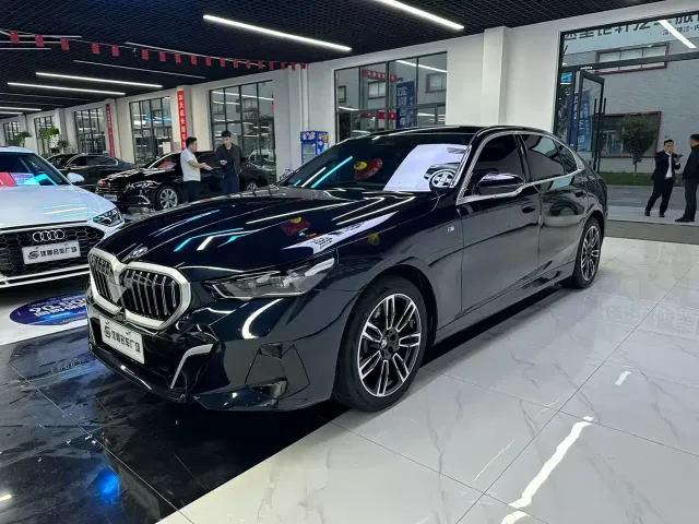 Фотография автомобиля — BMW 5 Series