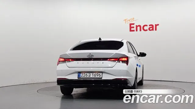 Hyundai Avante CN7 — Фото автомобиля 4